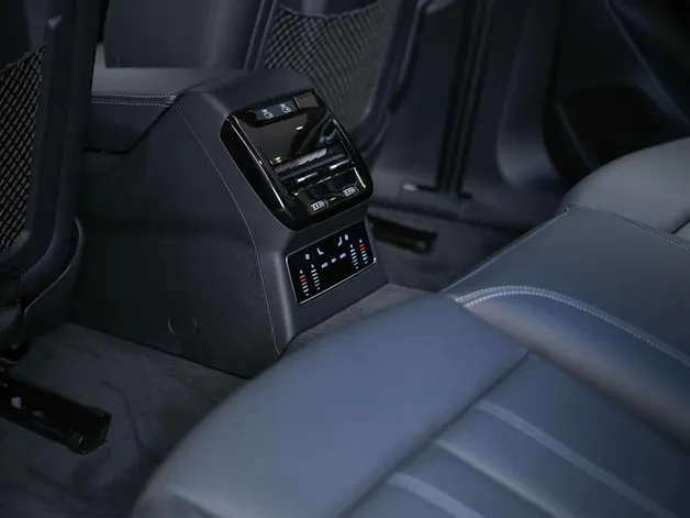 Audi A6 Limousine S Line TDI quattro S tronic *Leder*Werksgarantie*360° Kamera*Abstandsregler*
