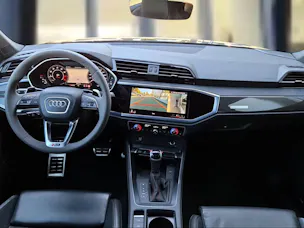 Audi RS Q3 Sportback quattro S tronic Mythosschwarz Metallic
