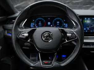 Škoda Octavia Combi 2.0 TSI DSG RS *Abstandsregler*Massage*Standheizung*