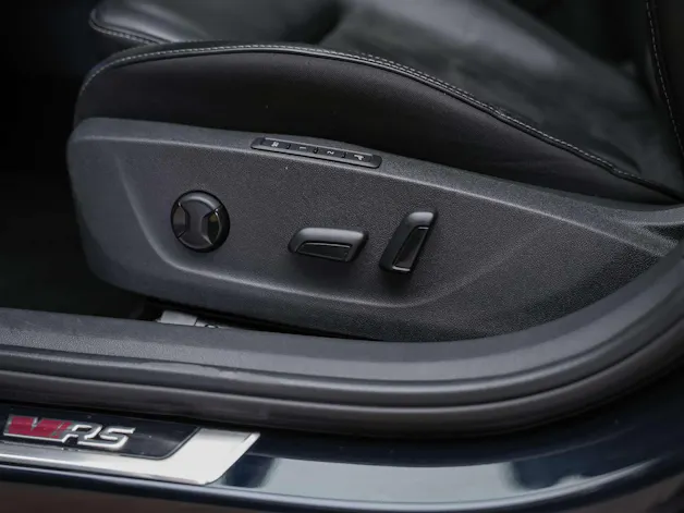 Škoda Octavia Combi 2.0 TSI DSG RS *Abstandsregler*Massage*Standheizung*