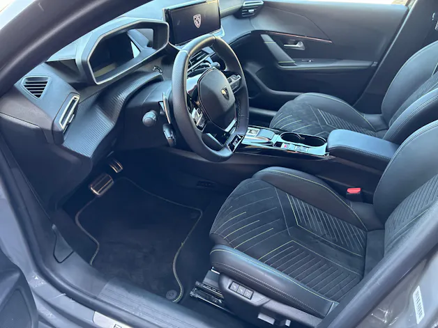 Peugeot 208 1.2 MHEV 110 GT