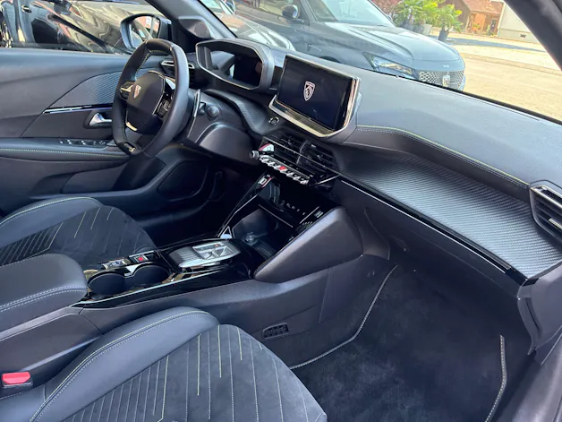 Peugeot 208 1.2 MHEV 110 GT