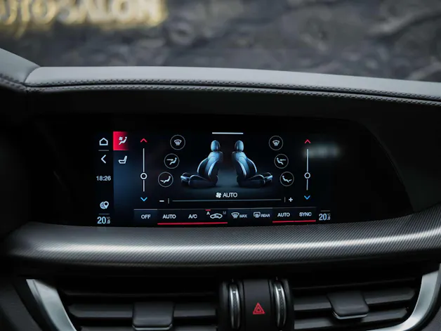 Alfa Romeo Stelvio 2.0 Veloce Q4 AT8 *Abstandsregler*El. Sitze mit Memory*Harman/Kardon Soundsystem*