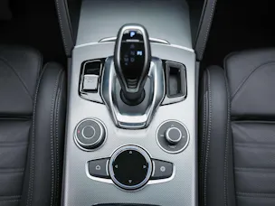 Alfa Romeo Stelvio 2.0 Veloce Q4 AT8 *Abstandsregler*El. Sitze mit Memory*Harman/Kardon Soundsystem*