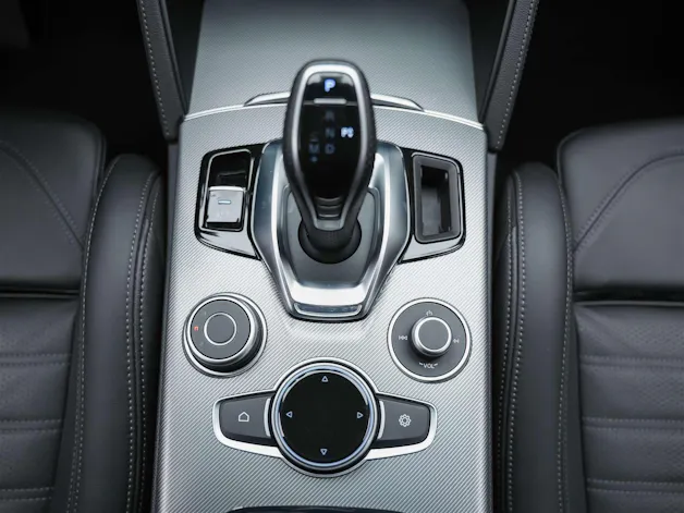 Alfa Romeo Stelvio 2.0 Veloce Q4 AT8 *Abstandsregler*El. Sitze mit Memory*Harman/Kardon Soundsystem*