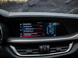 Alfa Romeo Stelvio 2.0 Veloce Q4 AT8 *Abstandsregler*El. Sitze mit Memory*Harman/Kardon Soundsystem*