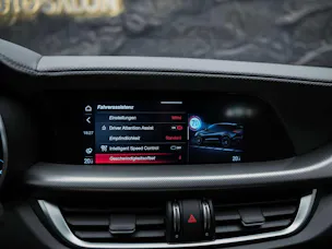 Alfa Romeo Stelvio 2.0 Veloce Q4 AT8 *Abstandsregler*El. Sitze mit Memory*Harman/Kardon Soundsystem*
