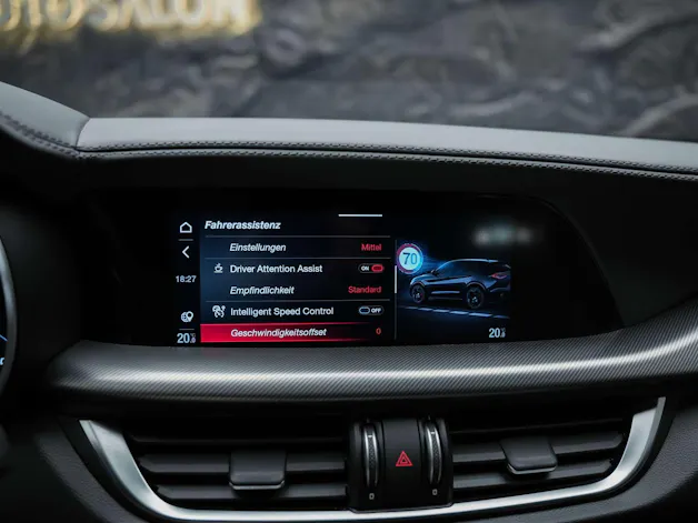 Alfa Romeo Stelvio 2.0 Veloce Q4 AT8 *Abstandsregler*El. Sitze mit Memory*Harman/Kardon Soundsystem*