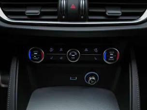 Alfa Romeo Stelvio 2.0 Veloce Q4 AT8 *Abstandsregler*El. Sitze mit Memory*Harman/Kardon Soundsystem*