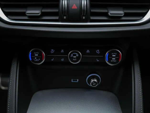 Alfa Romeo Stelvio 2.0 Veloce Q4 AT8 *Abstandsregler*El. Sitze mit Memory*Harman/Kardon Soundsystem*