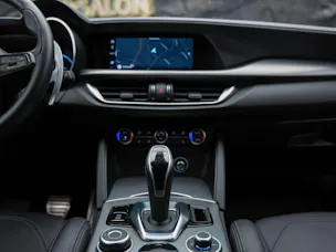 Alfa Romeo Stelvio 2.0 Veloce Q4 AT8 *Abstandsregler*El. Sitze mit Memory*Harman/Kardon Soundsystem*