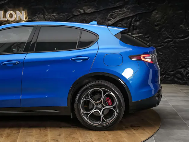 Alfa Romeo Stelvio 2.0 Veloce Q4 AT8 *Abstandsregler*El. Sitze mit Memory*Harman/Kardon Soundsystem*