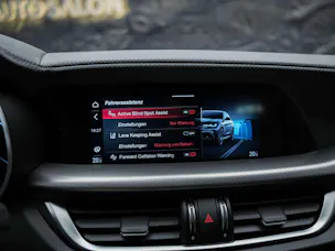 Alfa Romeo Stelvio 2.0 Veloce Q4 AT8 *Abstandsregler*El. Sitze mit Memory*Harman/Kardon Soundsystem*