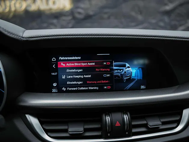 Alfa Romeo Stelvio 2.0 Veloce Q4 AT8 *Abstandsregler*El. Sitze mit Memory*Harman/Kardon Soundsystem*