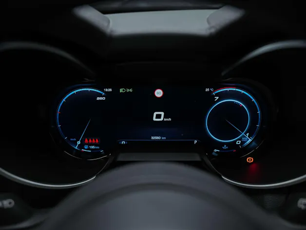 Alfa Romeo Stelvio 2.0 Veloce Q4 AT8 *Abstandsregler*El. Sitze mit Memory*Harman/Kardon Soundsystem*