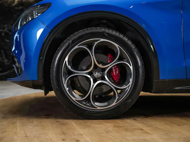Alfa Romeo Stelvio 2.0 Veloce Q4 AT8 *Abstandsregler*El. Sitze mit Memory*Harman/Kardon Soundsystem*