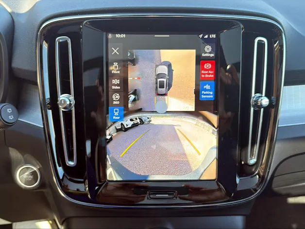 Volvo XC40 B3 Benzin Mild Hybrid Plus Dark DCT
