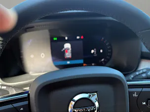 Volvo XC40 B3 Benzin Mild Hybrid Plus Dark DCT