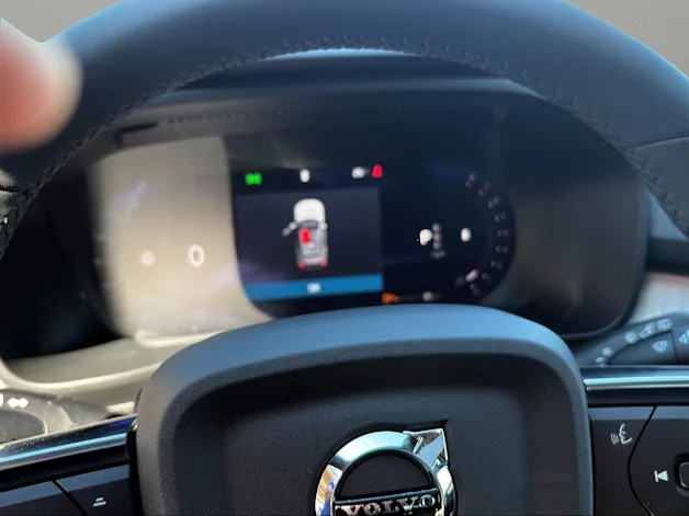 Volvo XC40 B3 Benzin Mild Hybrid Plus Dark DCT