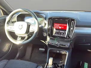 Volvo XC40 B3 Benzin Mild Hybrid Plus Dark DCT