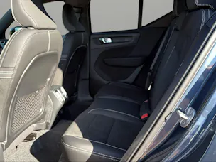 Volvo XC40 B3 Benzin Mild Hybrid Plus Dark DCT