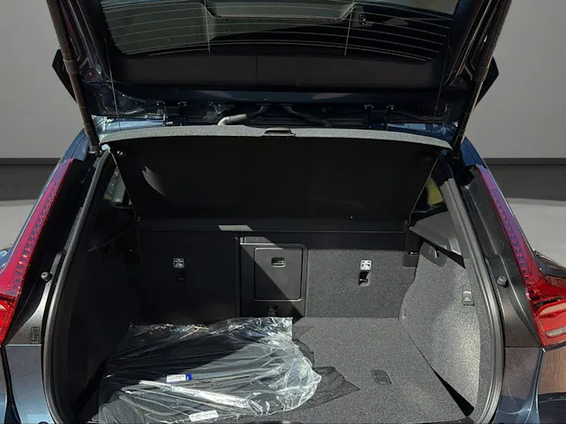 Volvo XC40 B3 Benzin Mild Hybrid Plus Dark DCT