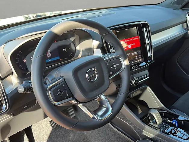 Volvo XC40 B3 Benzin Mild Hybrid Plus Dark DCT