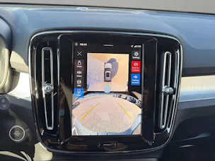 Volvo XC40 B3 Benzin Mild Hybrid Plus Dark DCT