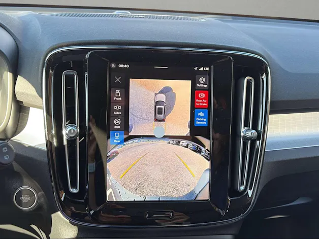 Volvo XC40 B3 Benzin Mild Hybrid Plus Dark DCT