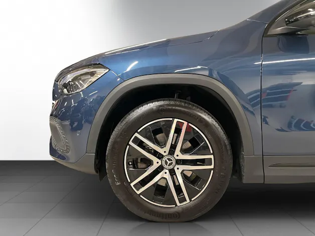 Mercedes-Benz GLA 200 Progressive 7G-DCT