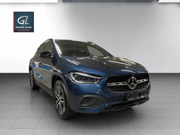 Mercedes-Benz GLA 200 Progressive 7G-DCT