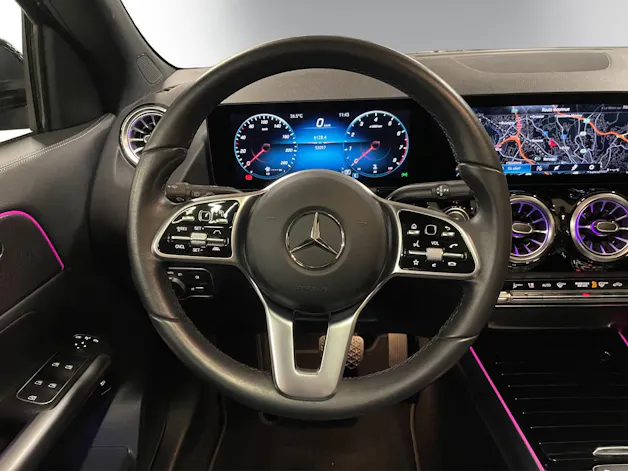 Mercedes-Benz GLA 200 Progressive 7G-DCT