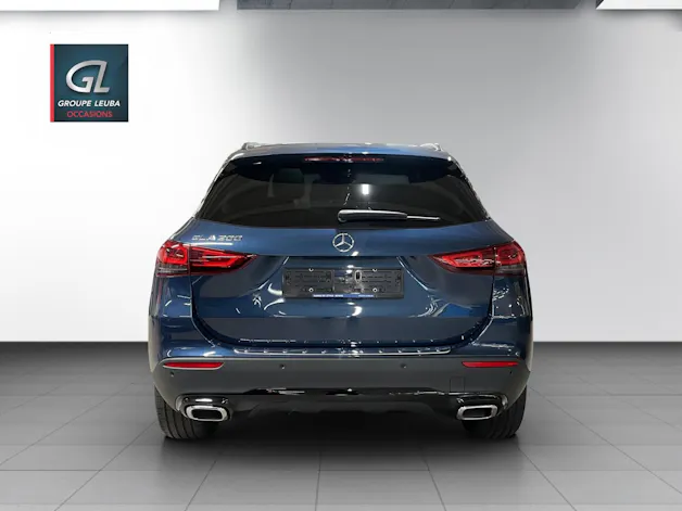 Mercedes-Benz GLA 200 Progressive 7G-DCT