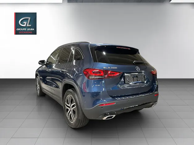 Mercedes-Benz GLA 200 Progressive 7G-DCT
