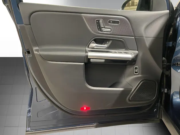 Mercedes-Benz GLA 200 Progressive 7G-DCT