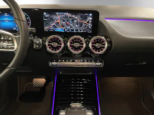 Mercedes-Benz GLA 200 Progressive 7G-DCT