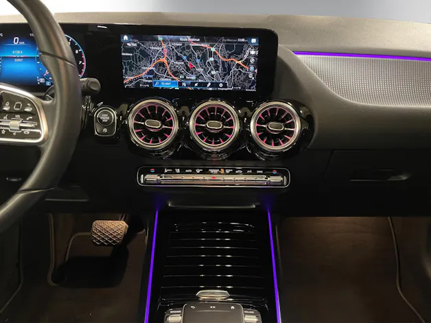 Mercedes-Benz GLA 200 Progressive 7G-DCT