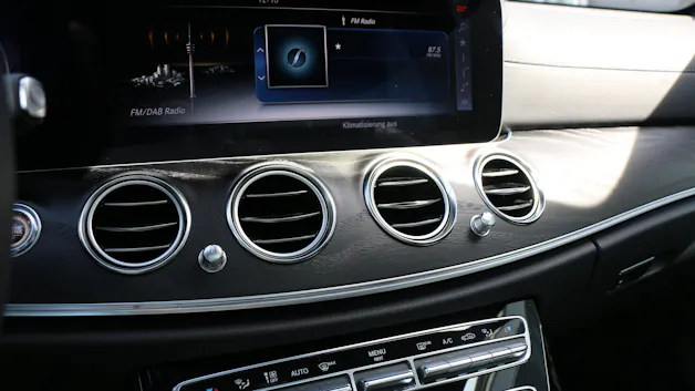 MERCEDES-BENZ E 250 AMG Line