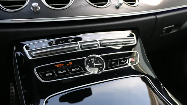 MERCEDES-BENZ E 250 AMG Line