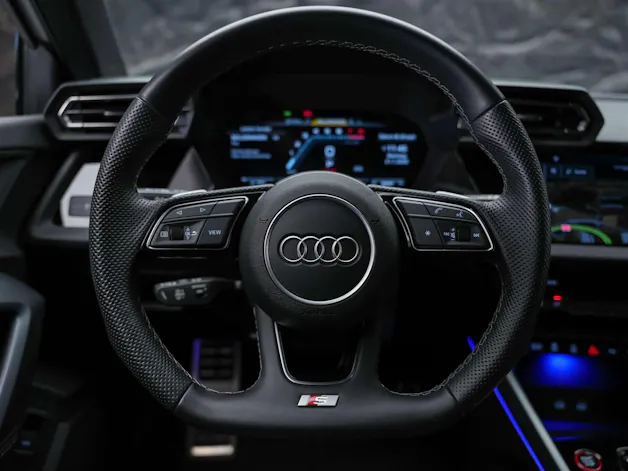 Audi S3 Sportback TFSI quattro S-tronic *Facelift*Abstandsregler*19" Felgen*Sitzheizung*