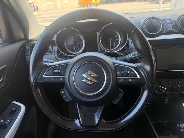 Suzuki Swift 1.2i Piz Sulai Top Hybrid Allgrip 4x4 *1. HAND* KLIMA* LED* DAB**