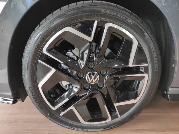 VW Golf VIII 1.5 eTSI R-Line DSG