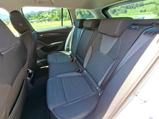 Škoda Octavia Combi 2.0 TDI DSG Ambition 4x4 *Anhängerkupplung 2t*
