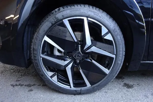 Peugeot 208 1.2 MHEV 145 GT