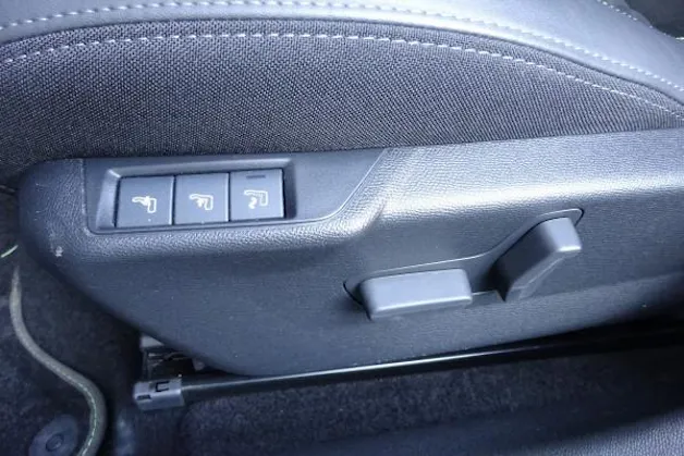 Peugeot 208 1.2 MHEV 145 GT