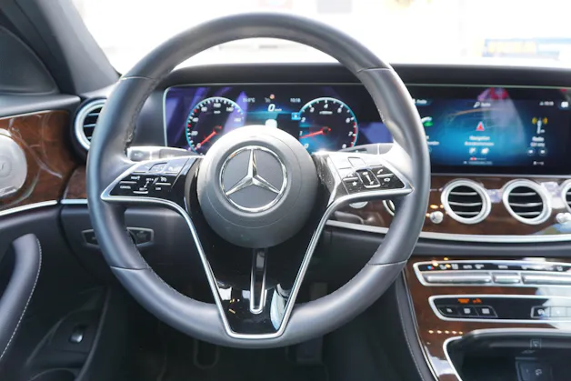 Mercedes-Benz E 300 Avantgarde 9G-Tronic