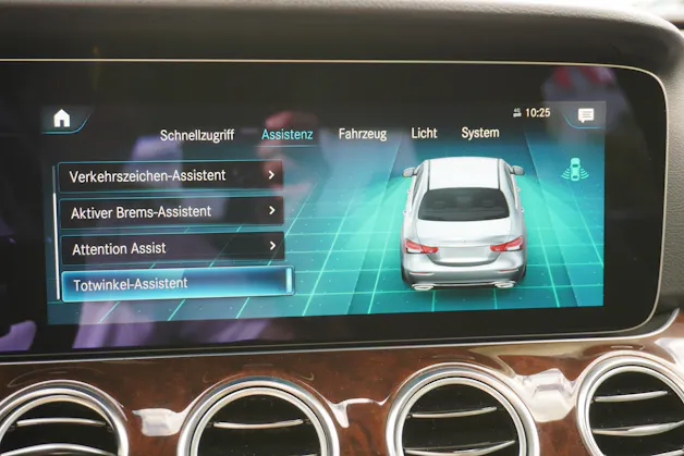 Mercedes-Benz E 300 Avantgarde 9G-Tronic