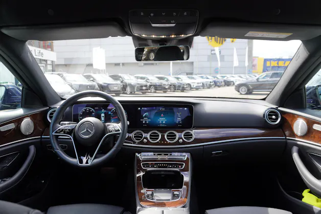 Mercedes-Benz E 300 Avantgarde 9G-Tronic