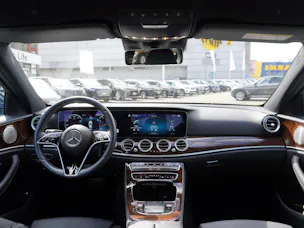 Mercedes-Benz E 300 Avantgarde 9G-Tronic