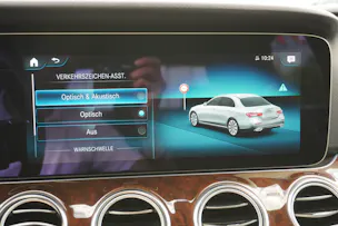 Mercedes-Benz E 300 Avantgarde 9G-Tronic